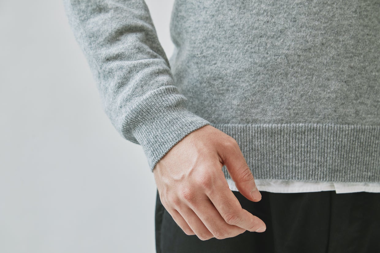 カシミヤ100％なのに洗濯機OK。日本の技術を集結させた【極ふわニット