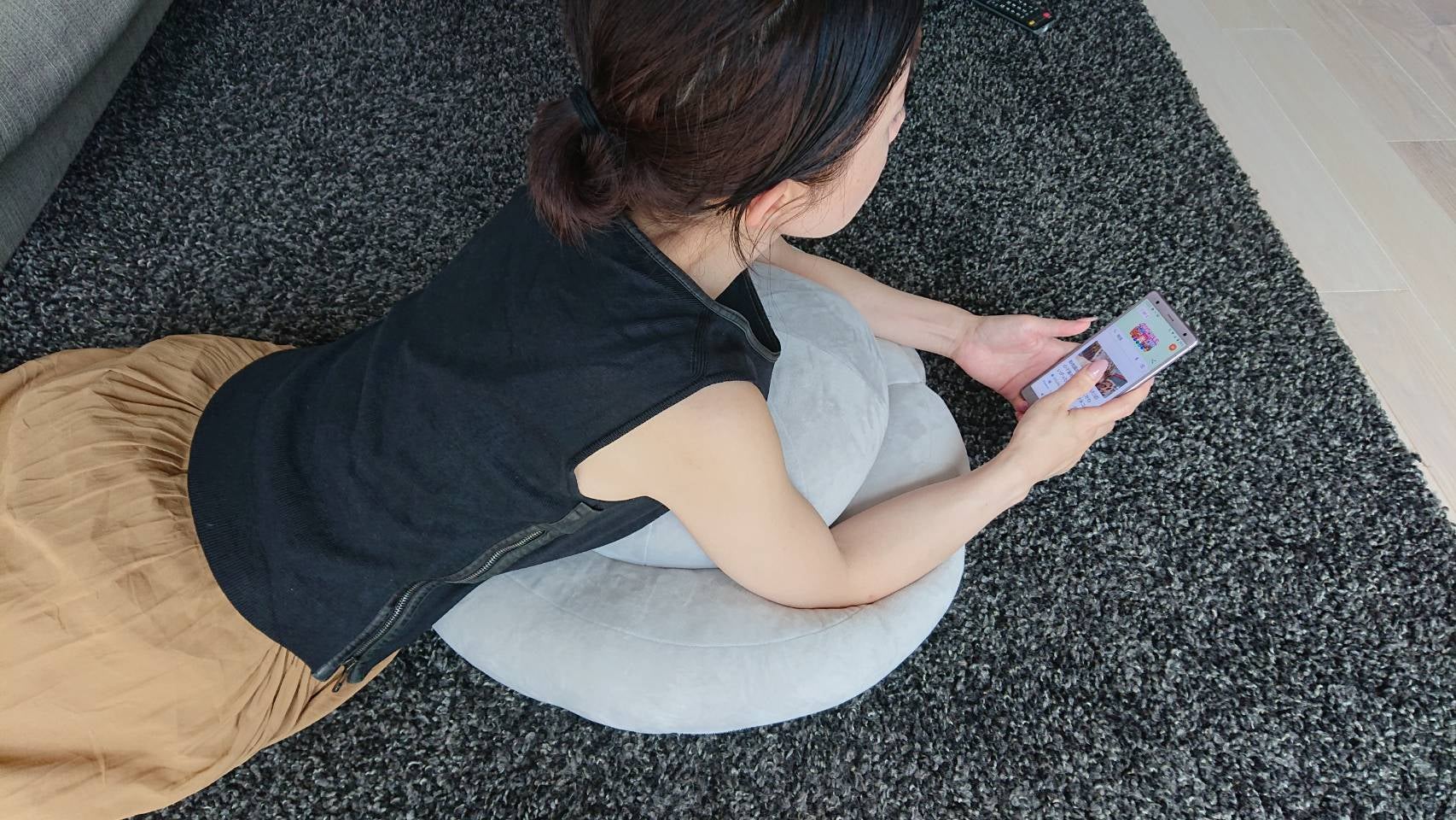 ごろ寝を楽にする究極のクッション「サターンプレイクッション