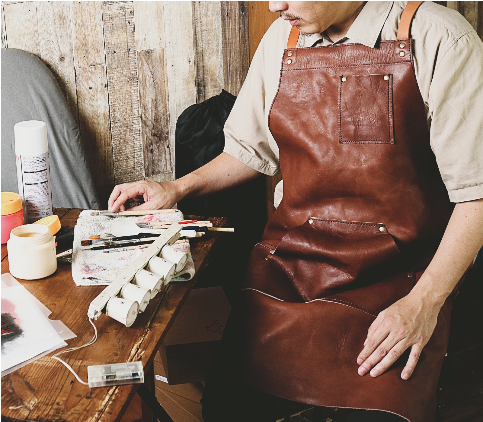 デニムとレザーのワークエプロン 本革栃木レザー カフェや、アウトドア