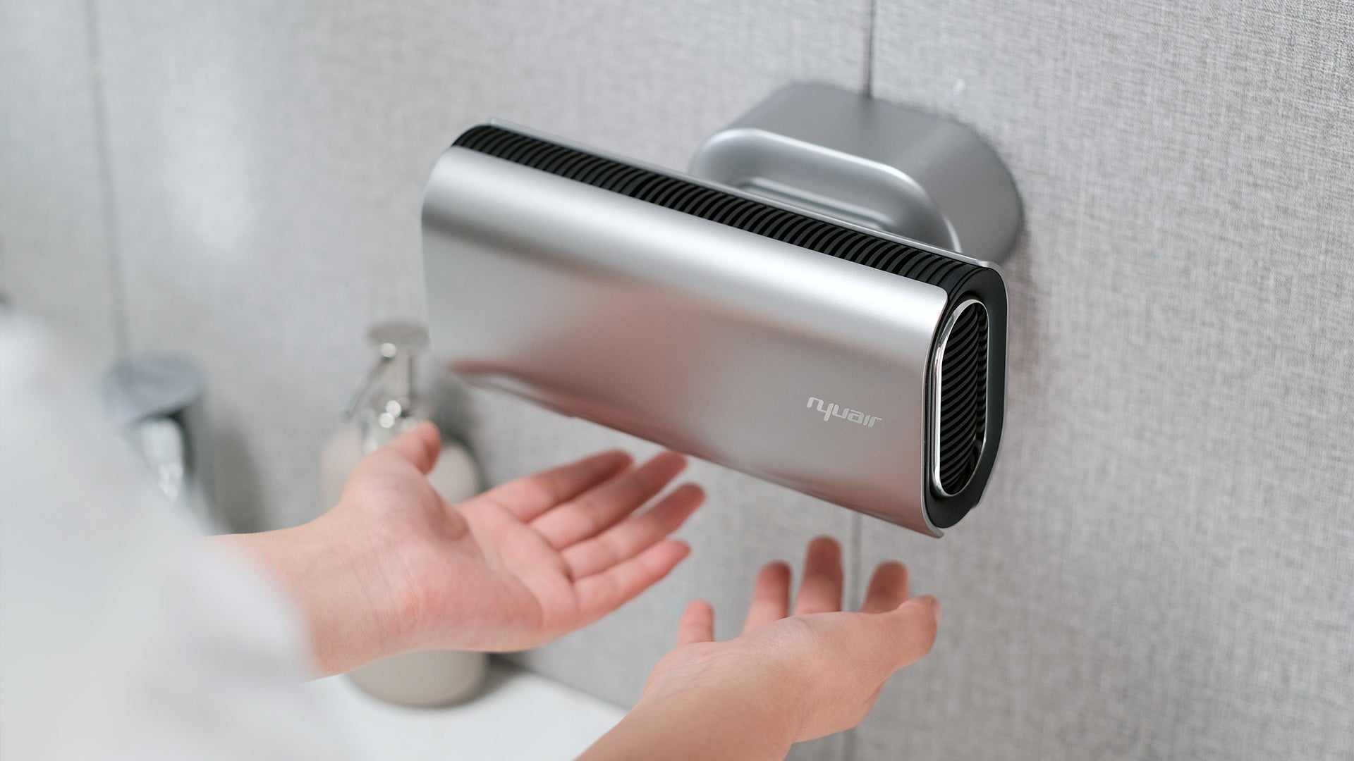 Nyuair ハンドドライヤー（シルバー）スタンド付き　新品未使用 どこでも設置、触れずに清潔。家庭用ハンドドライヤーNyuair