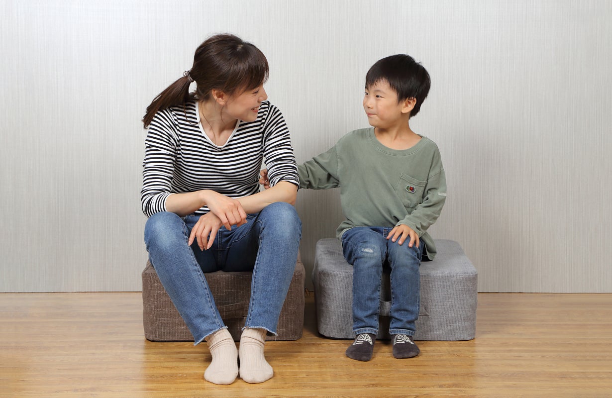 室内で運動不足解消！手軽に安心して運動できる手すり付きクッション型