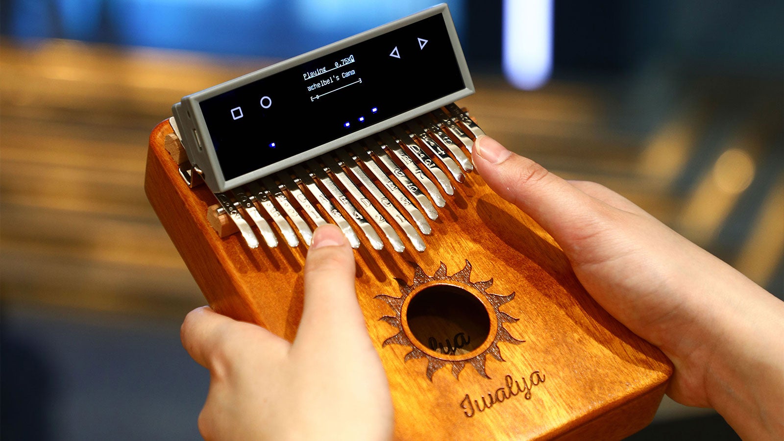 美品　KalimbaGo カリンバ　GO ナビ付き　17キー 指先で奏でる癒しの音楽、初心者も気軽に始められるアシスト付