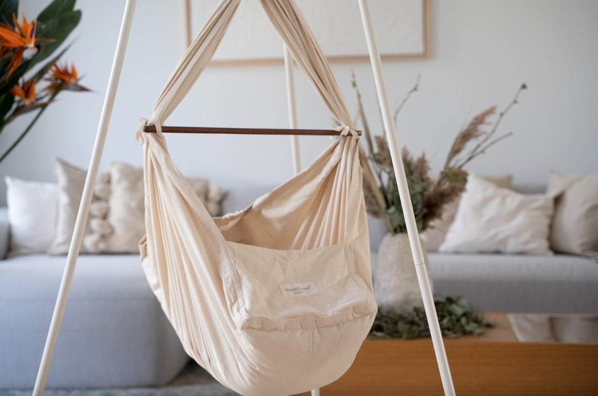 まるでママのお腹の中！赤ちゃんを優しく夢の世界へ誘う北欧生まれの