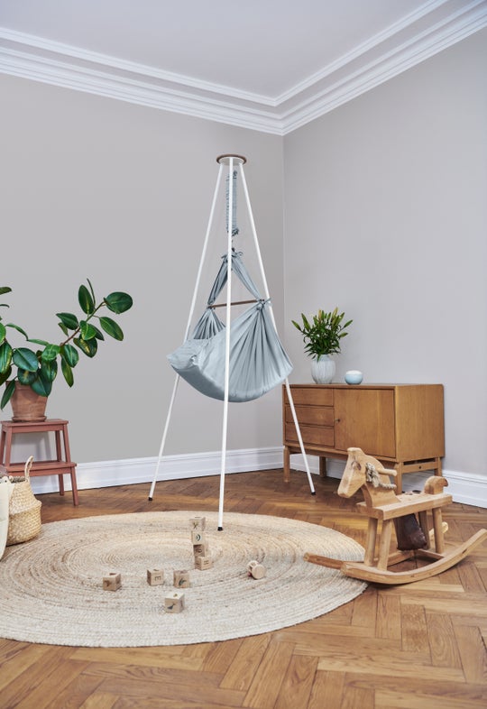 まるでママのお腹の中！赤ちゃんを優しく夢の世界へ誘う北欧生まれの