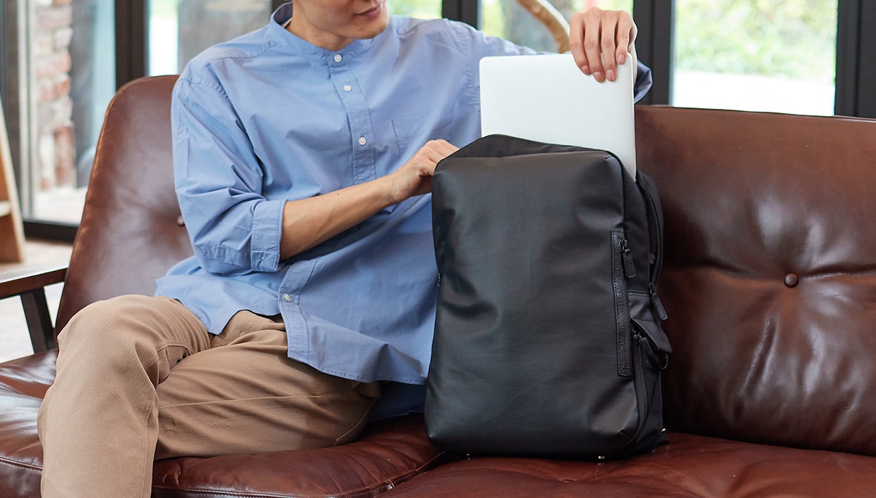 【新品】SIGOSOTO ビジネス リュック カメラ バッグ リモート時代の新定番！上下2段収納×1秒肩掛けバックパック