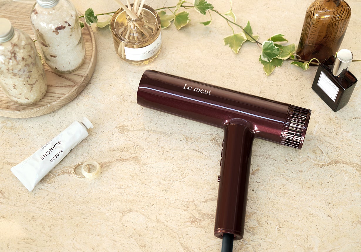 ヘアケアブランドのこだわりを結集。サロン仕様の大風量イオンケア