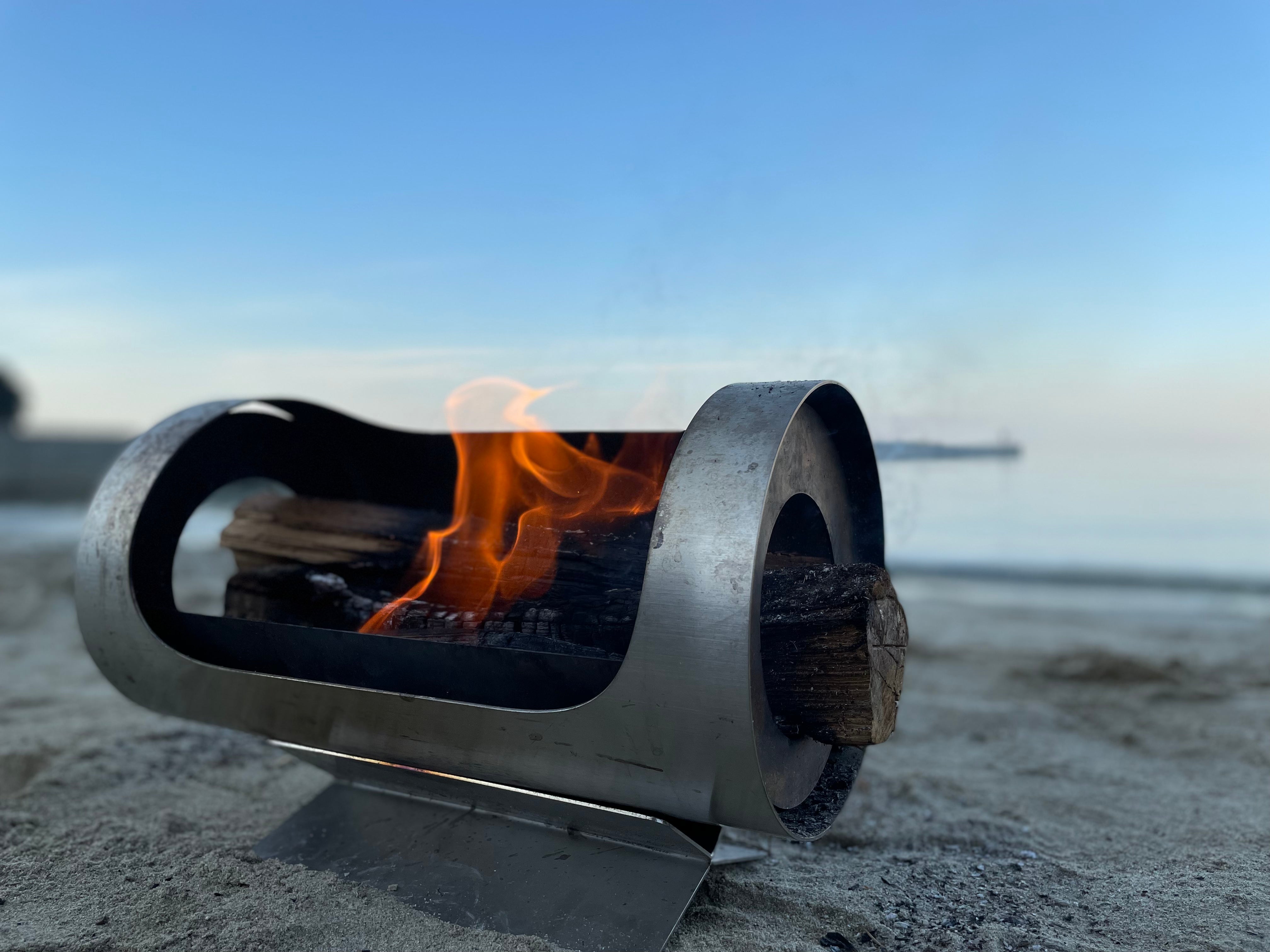 風に強く暖を取れる！機能美を追求した焚火台［Flame in the