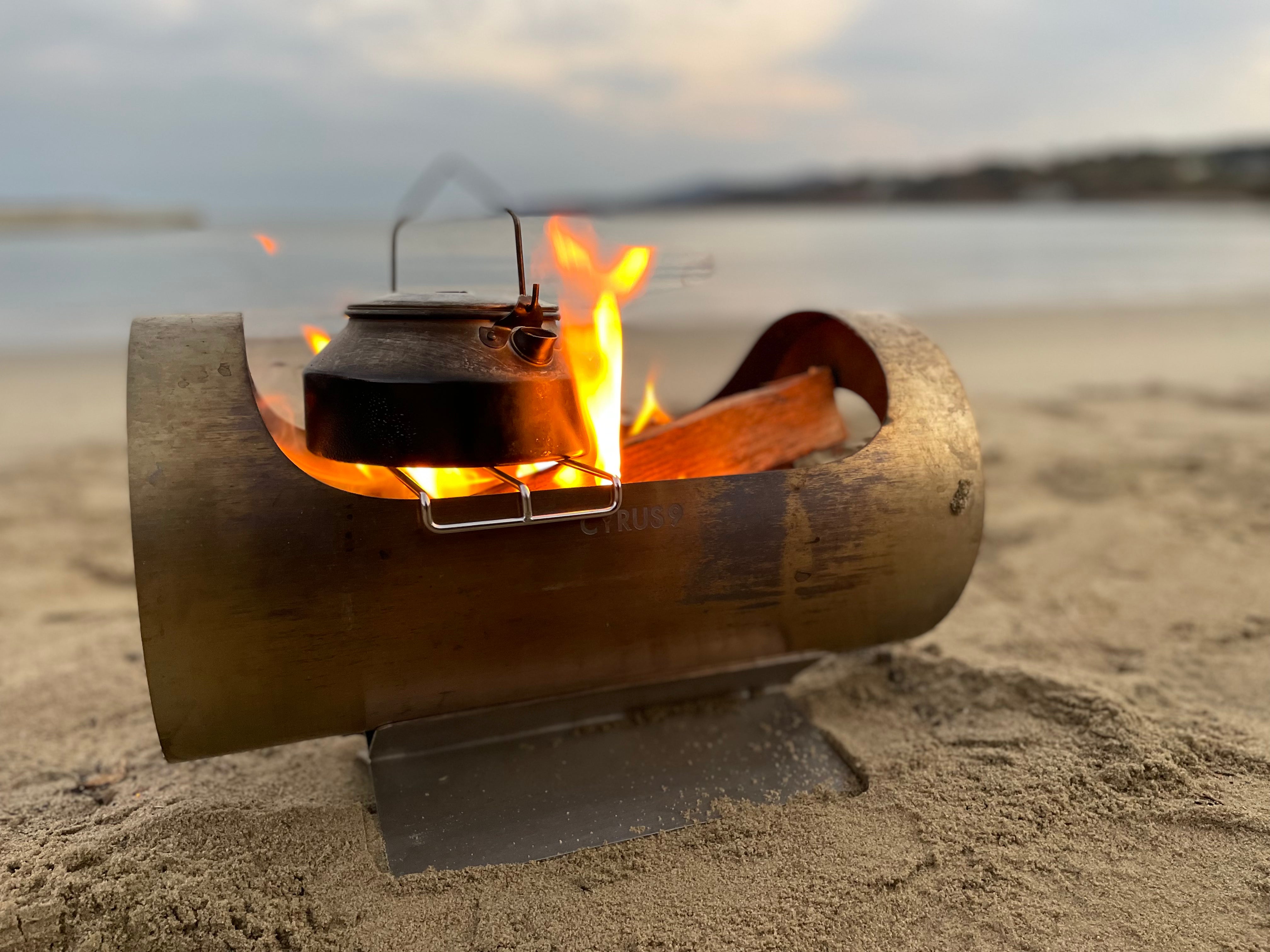 炎台座 風に強く暖を取れる！機能美を追求した焚火台［Flame in the