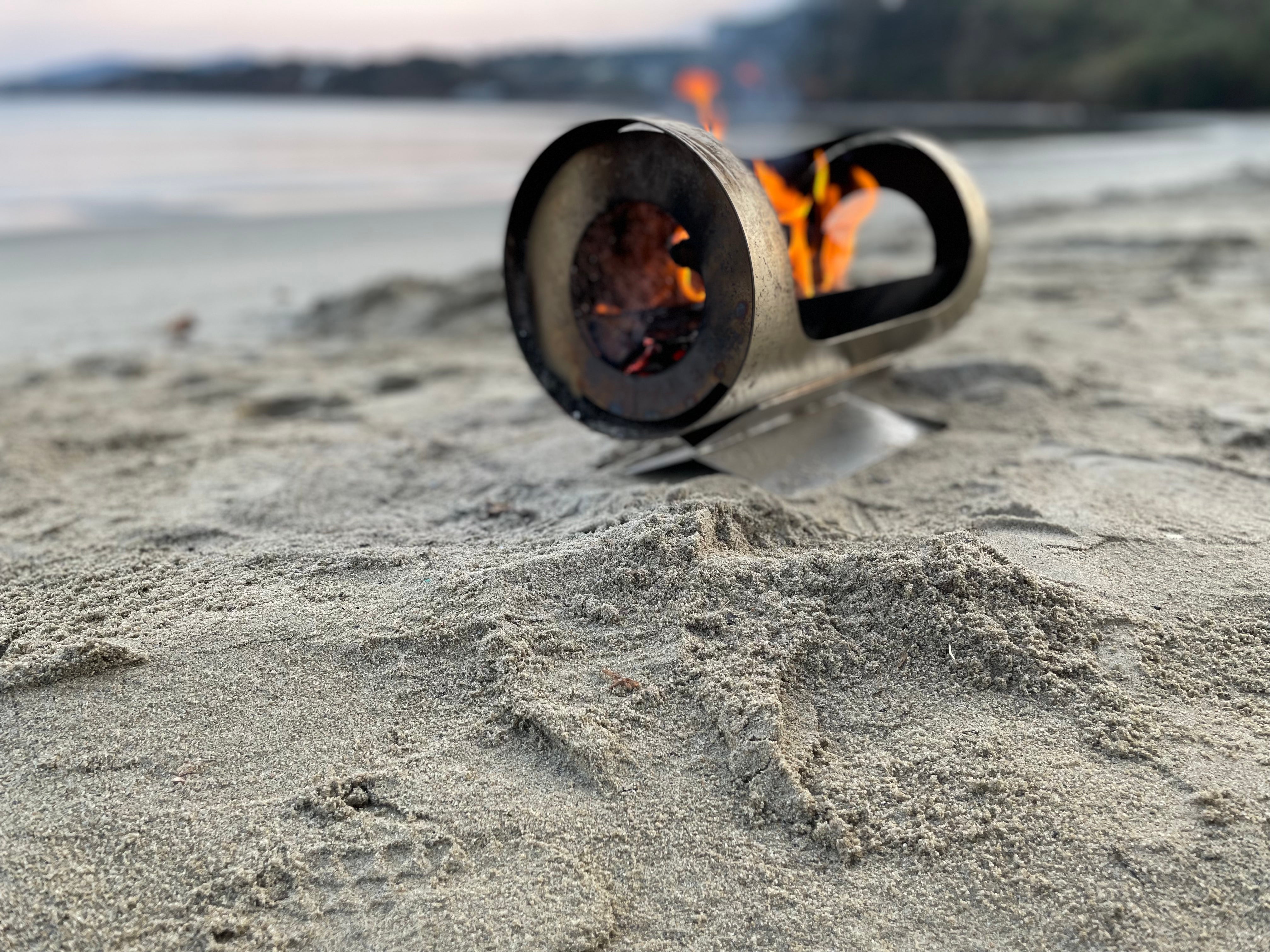 炎台座 風に強く暖を取れる！機能美を追求した焚火台［Flame in the