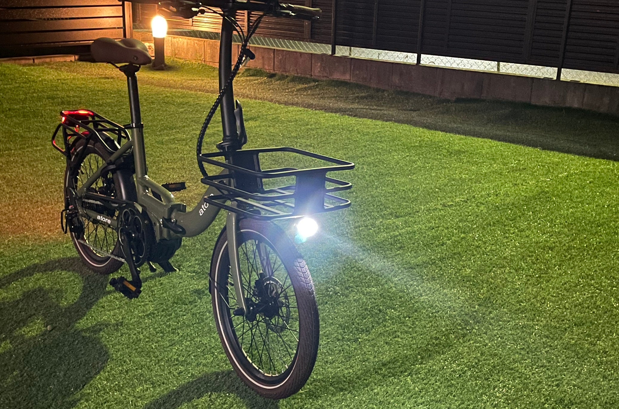 おしゃれで乗りやすく装備の詰まった折りたたみ電動アシスト自転車