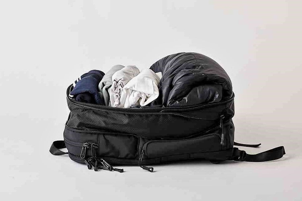 HOLICC One バックパック ビジネス リュック 旅行も仕事も。圧縮リュック「One」｜洋服圧縮で大容量かつ