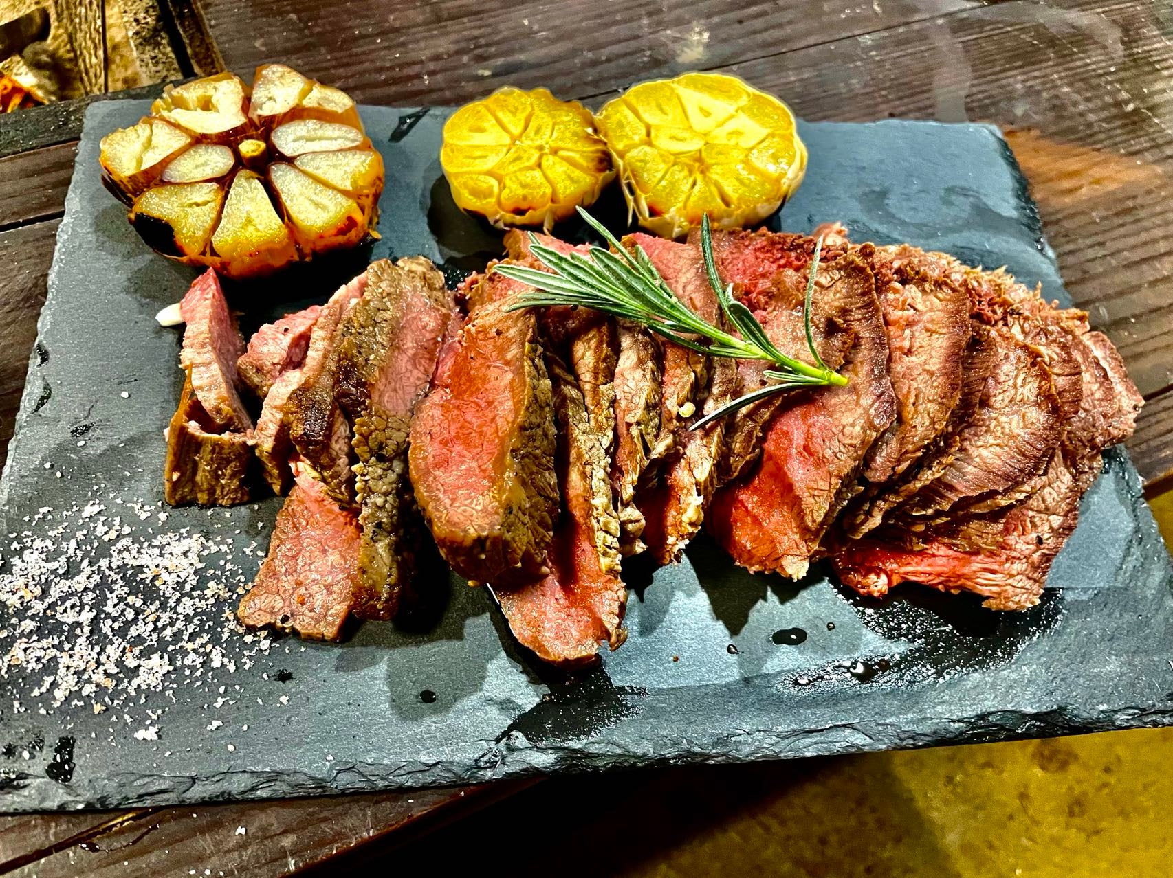蓋をして温めるだけ。キャンプ料理を簡単に美味しく！鋳鉄