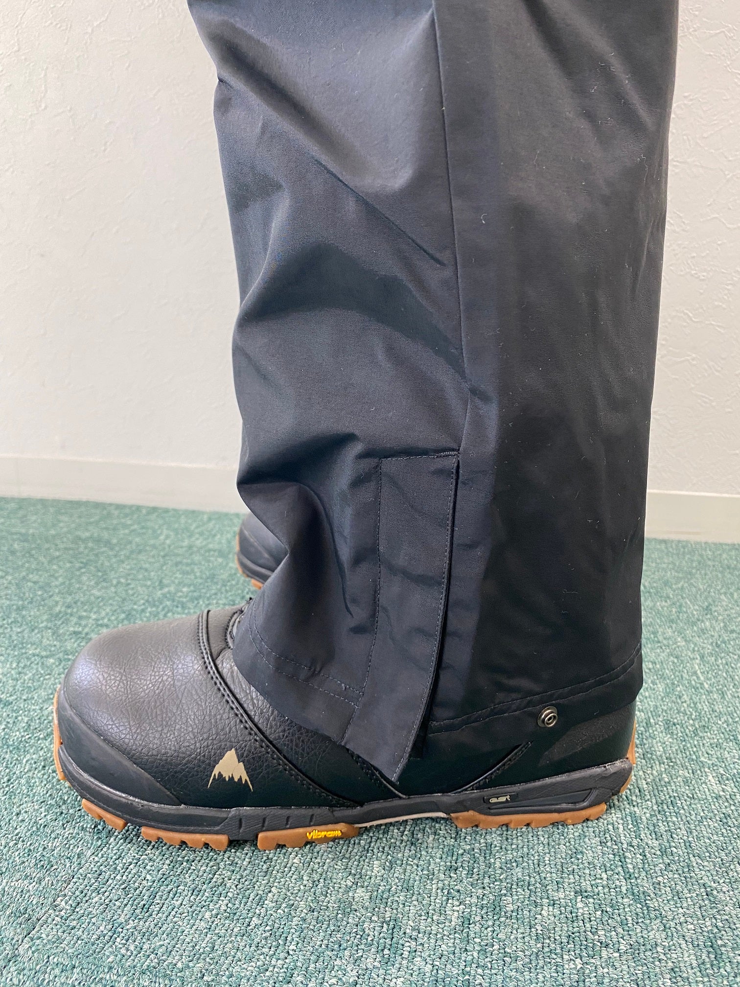 街で着られるストリートスノーボードウェア「686(シックスエイト