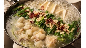 地元で大人気【極上塩もつ鍋】が味変付きで登場！ご自宅でご堪能ください！