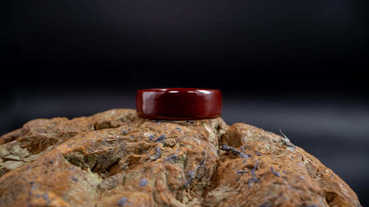 伝統工芸美を指元に。経年変化で世界に一つだけの色合に育てる「銀線