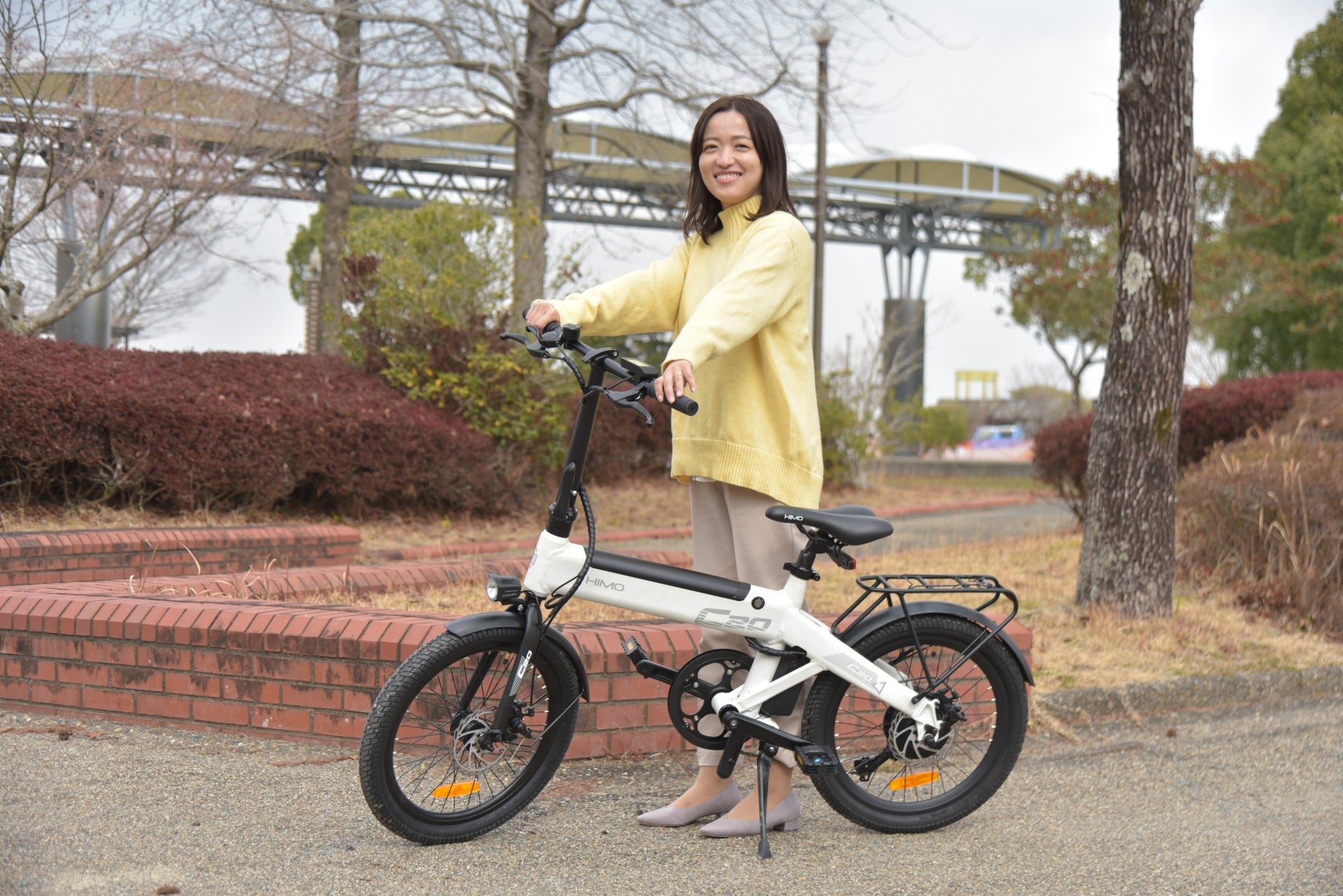 電動アシスト自転車　HIMO　C20　パールホワイト　美品　免許不要 アウトドアなら圧倒的にHIMO！第二弾【電動アシスト自転車 HIMO