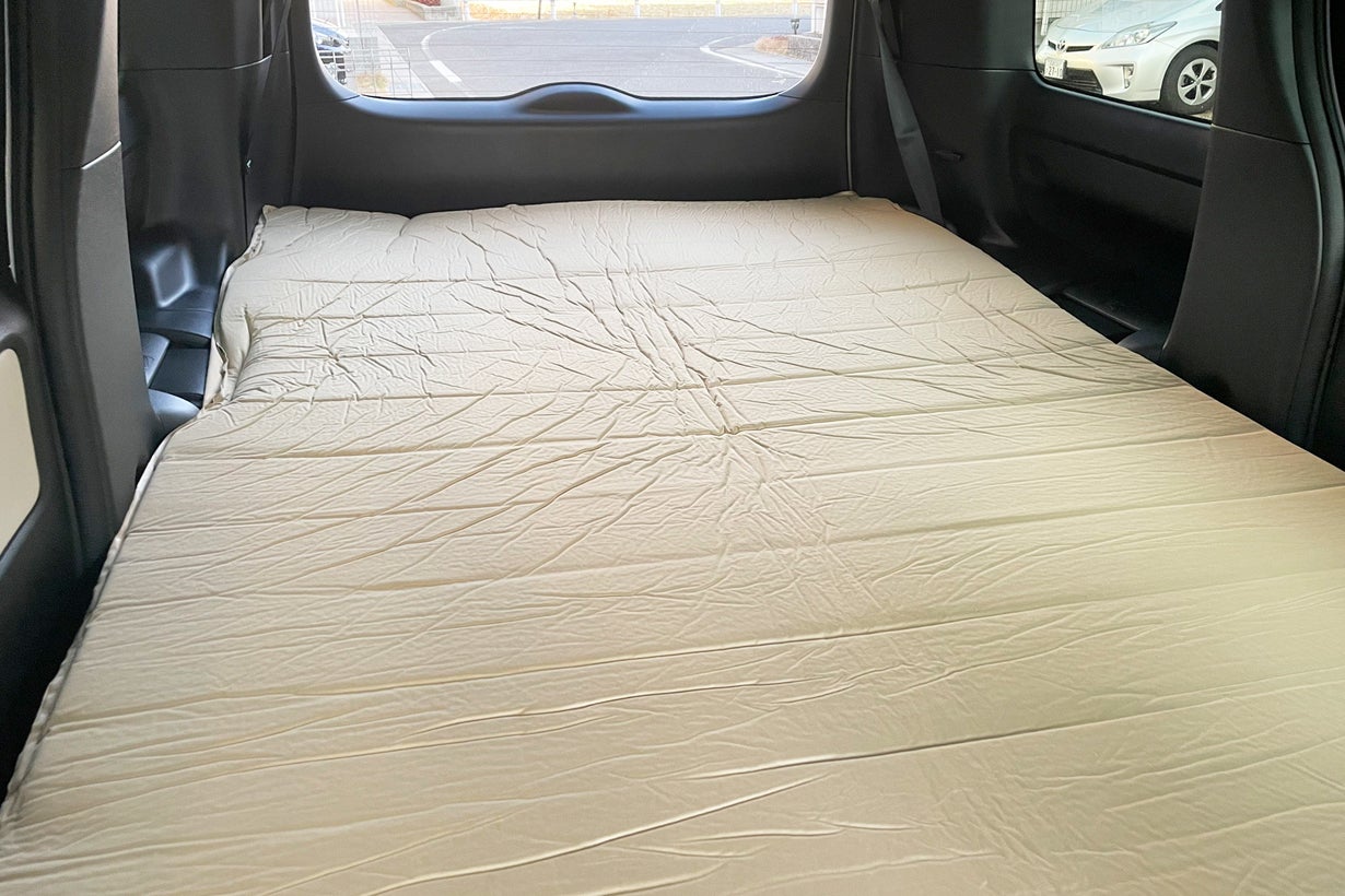 極厚でフカフカな寝心地！ミニバン・軽自動車の車中泊用インフレーター