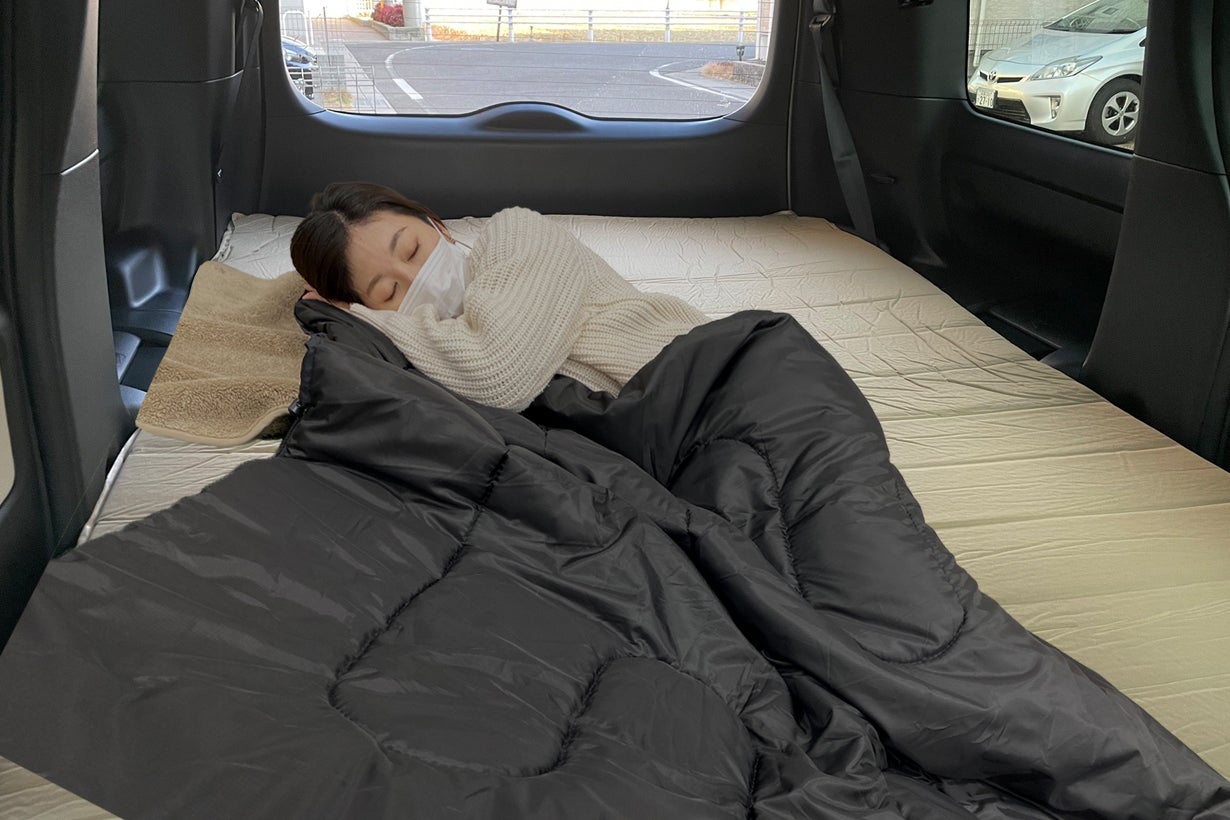 極厚でフカフカな寝心地！ミニバン・軽自動車の車中泊用インフレーター
