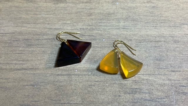 本べっ甲ピアス】～手作業で職人がひとつひとつ丁寧に作る
