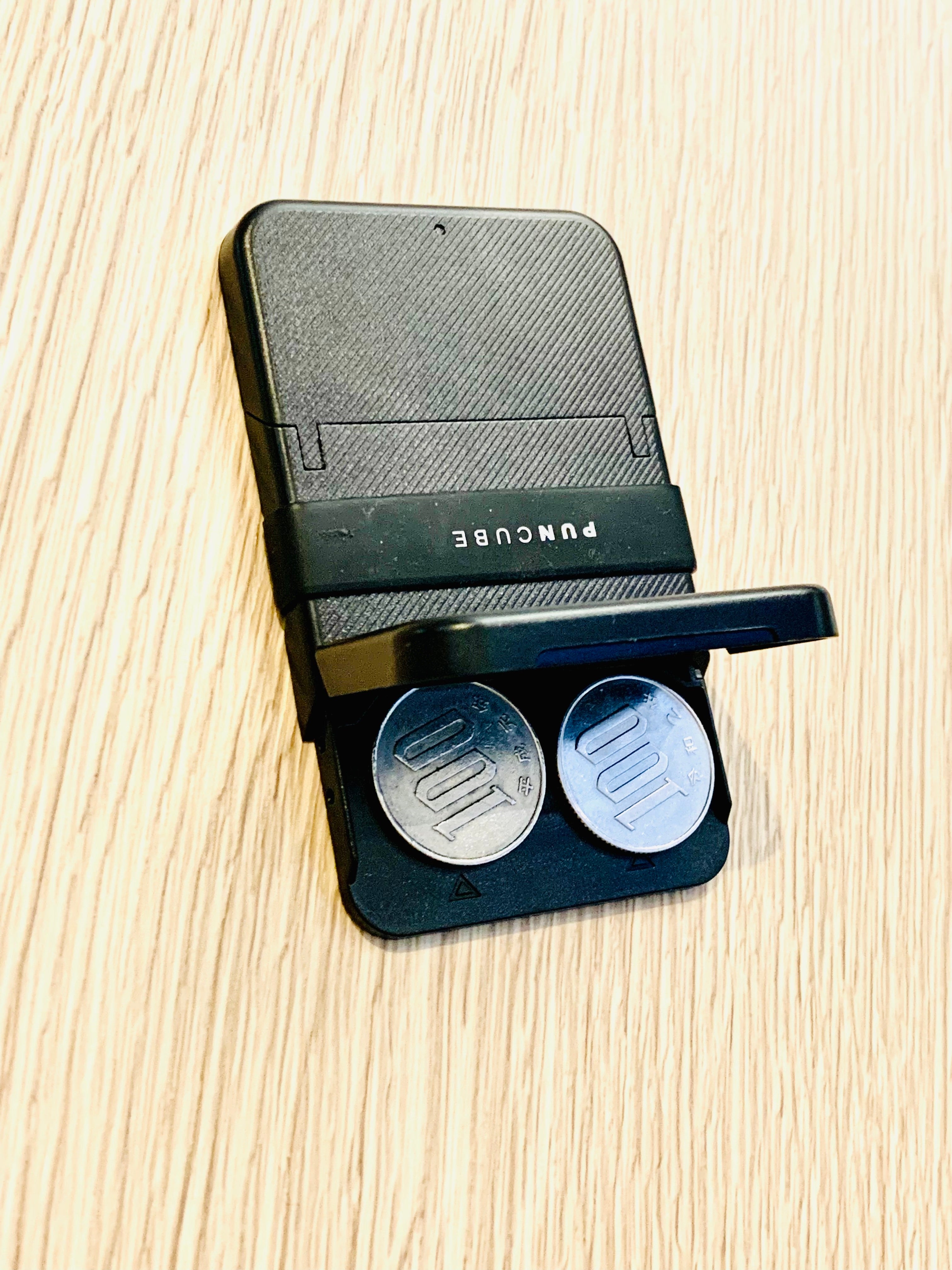 MagSafe互換でスマホにピタ！ミニマルな財布&キーケースPUNCUBE コミュニケーション詳細 1002117｜Makuake(マクアケ)