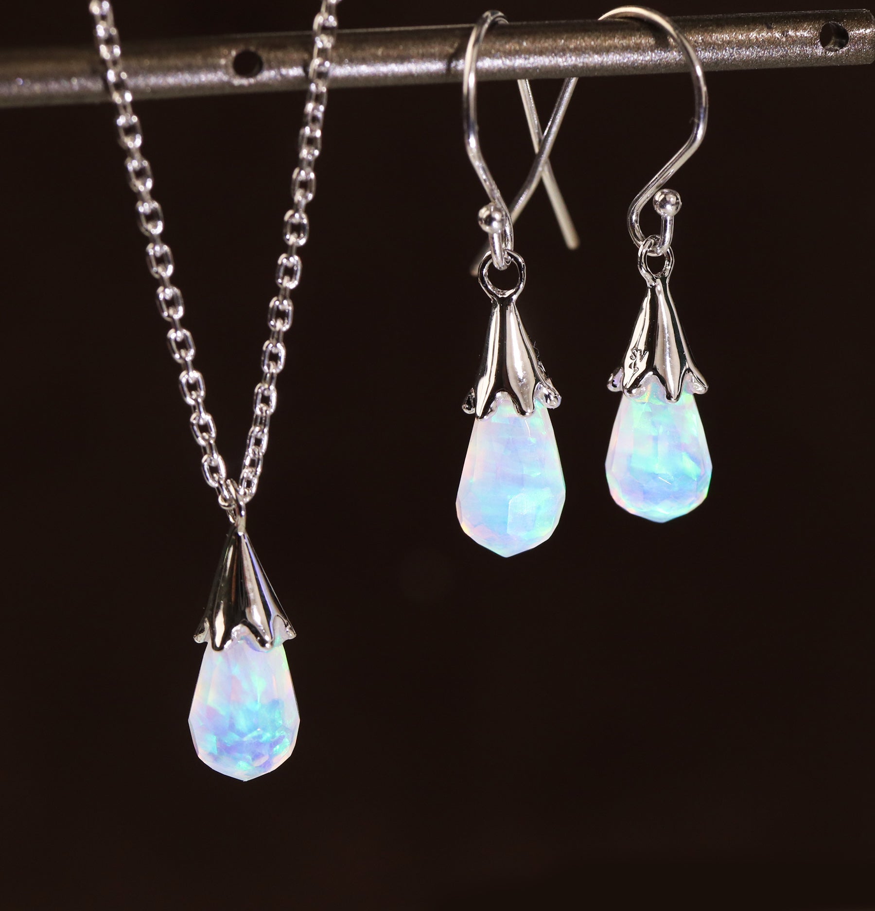 Makuake｜【虹色に輝きを放つ美しい宝石】クリエイテッドオパールの雫