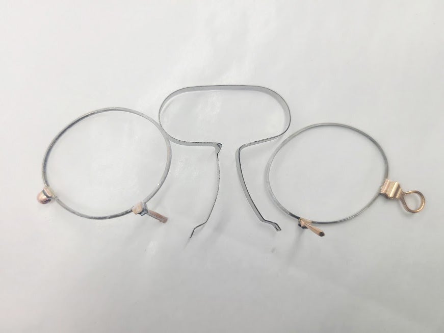 フィンチ型眼鏡200年前に欧州で流行った軽くて携帯し易い耳にかけない