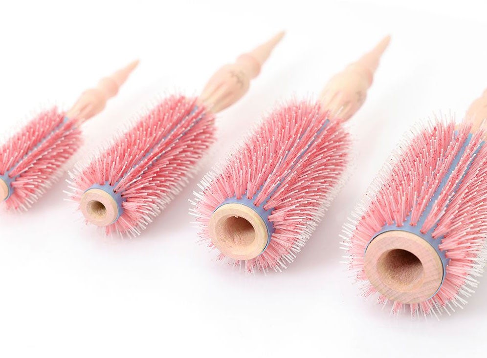 毎朝の時短スタイリング！天然イノシシ毛のピンク色ロールブラシで完了