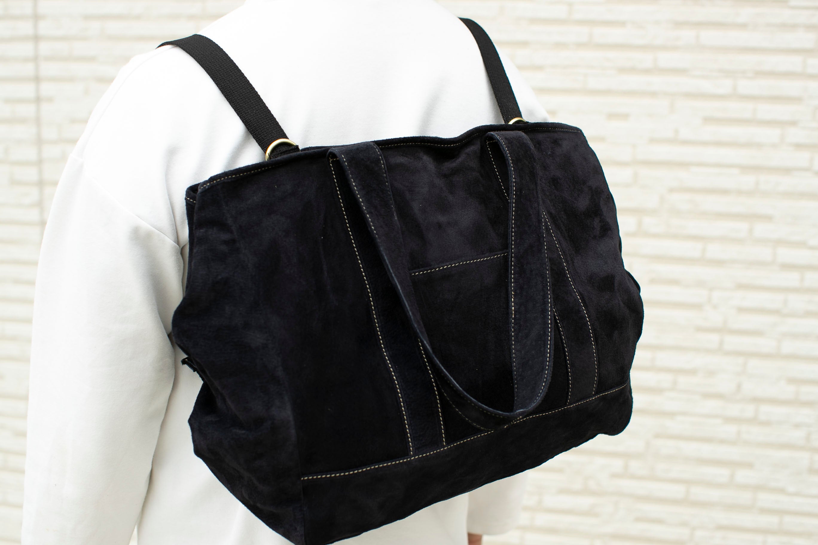 本革でお洒落だから夫婦で使える「2WAYマザーズバッグ」｜マクアケ