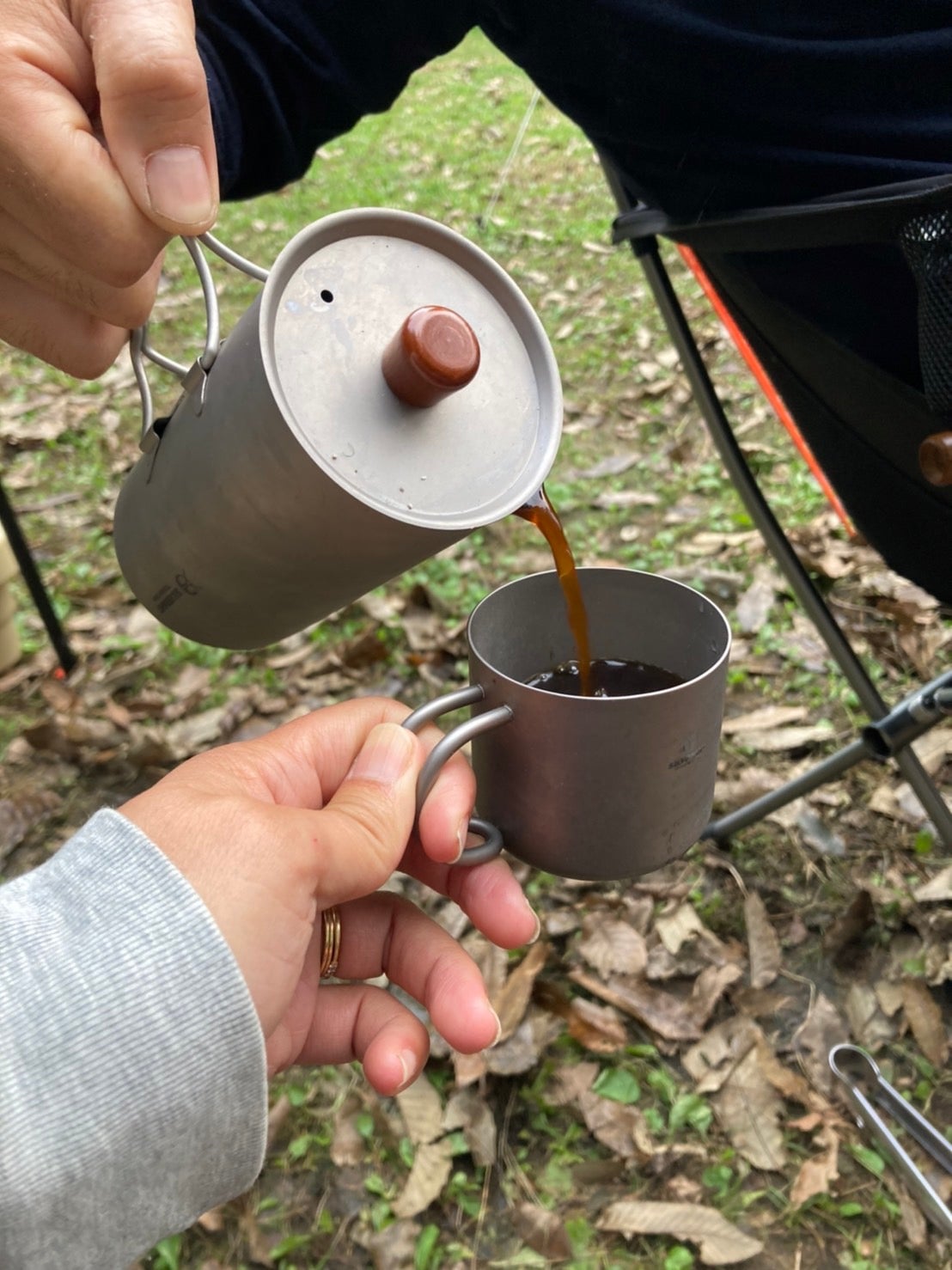 究極のアウトドアギア【純チタン】コーヒーフレンチプレスとコーヒー