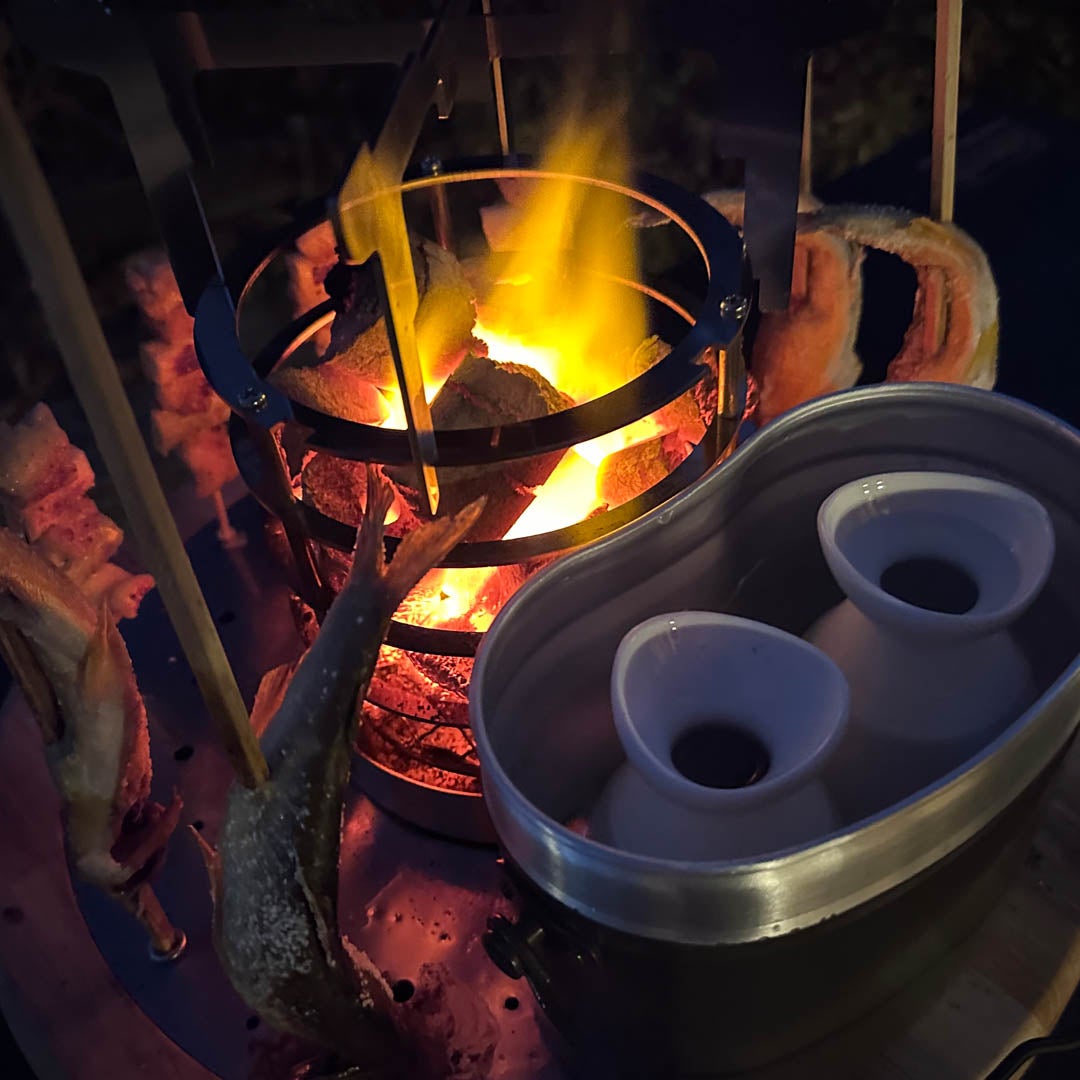 24時間以内発可能 炉裏テーブル 暖房 調理可 串焼 BBQ OK 火鉢 7つの機能！レシピ無限大！多機能すぎるアウトドア調理ツール