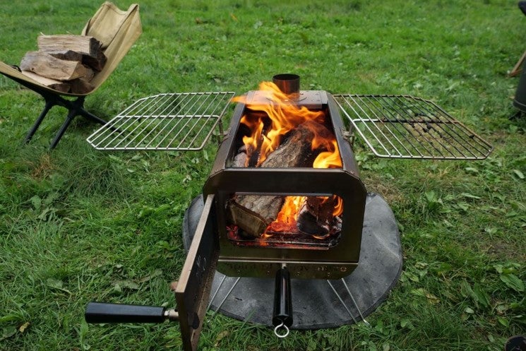 コンロ&回転式グリル搭載で調理も楽々】焚き火も料理もできる