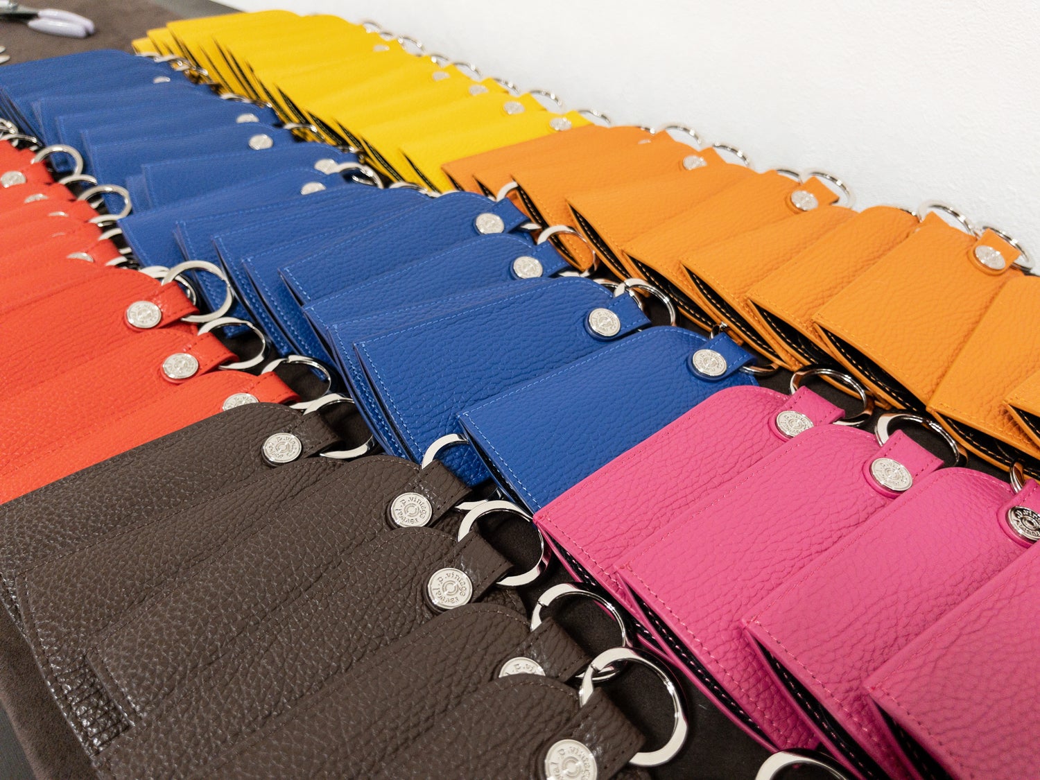 Makuake｜思わず笑顔に！スライドZIPで鍵が飛び出す、スマイルキー