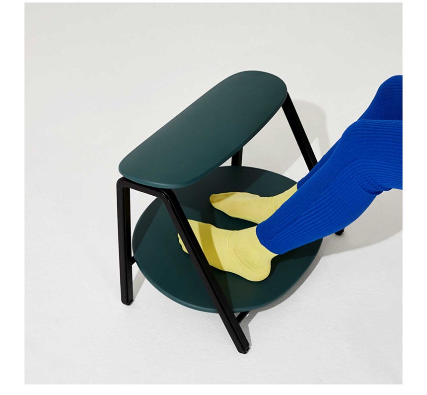 足を乗せるだけ。高さを調節できるハイエンド踏み台！「ロウモ