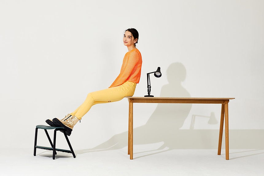 足を乗せるだけ。高さを調節できるハイエンド踏み台！「ロウモ