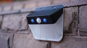 場所に応じて適切な色温度をデザイン！ソーラー式人感センサーLED防犯ライト