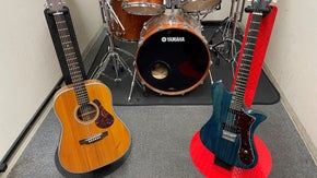 日本の技術屋と職人がつくる「ハンドメイドなギタースタンド」