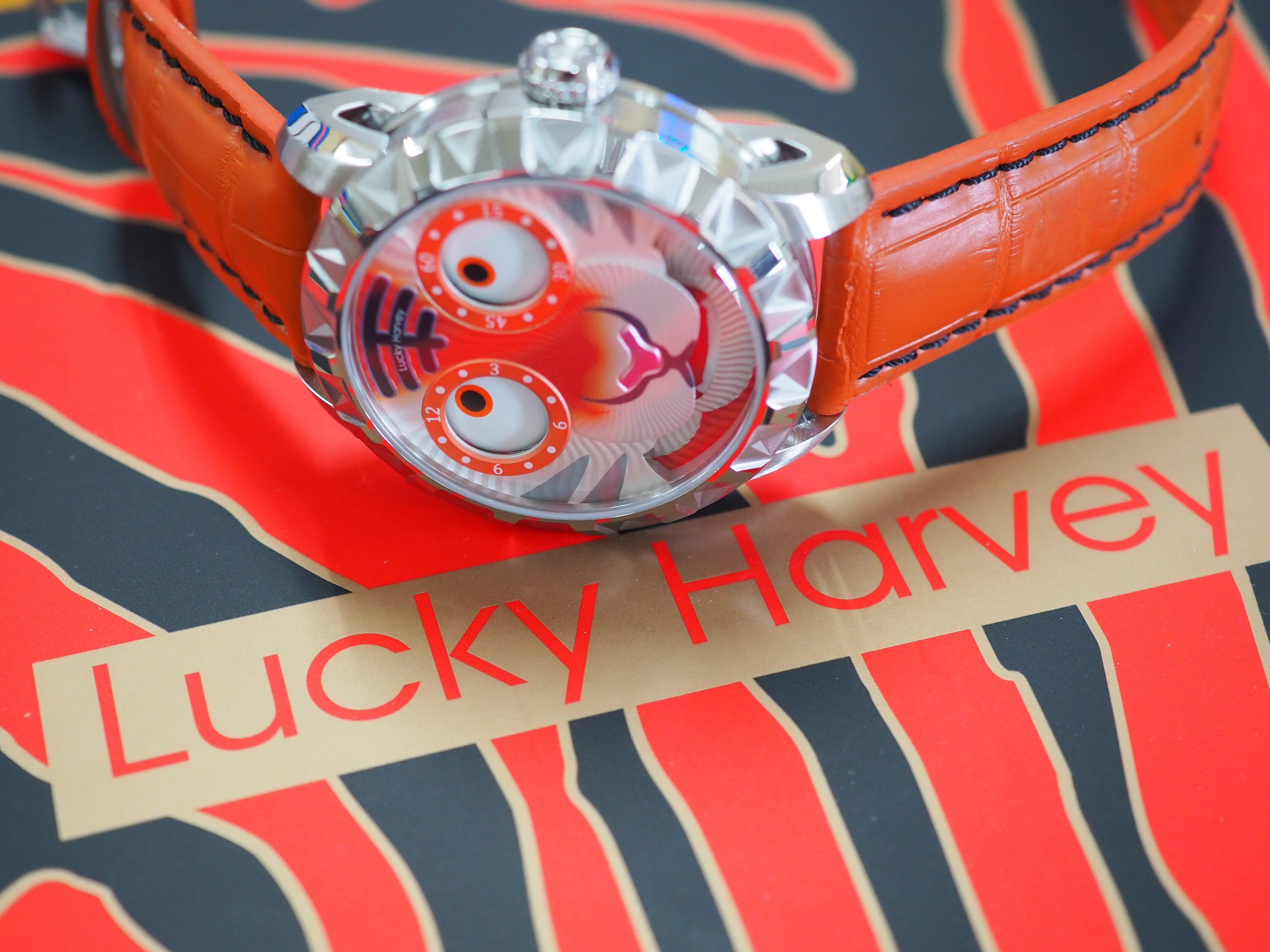 LuckyHarvey】左右の目が針！？ ユニークだけど本格自動巻機械式腕時計