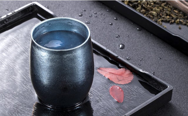 モネの芸術品で飲もう！軽量丈夫な純チタン99.8％！唯一無二の色