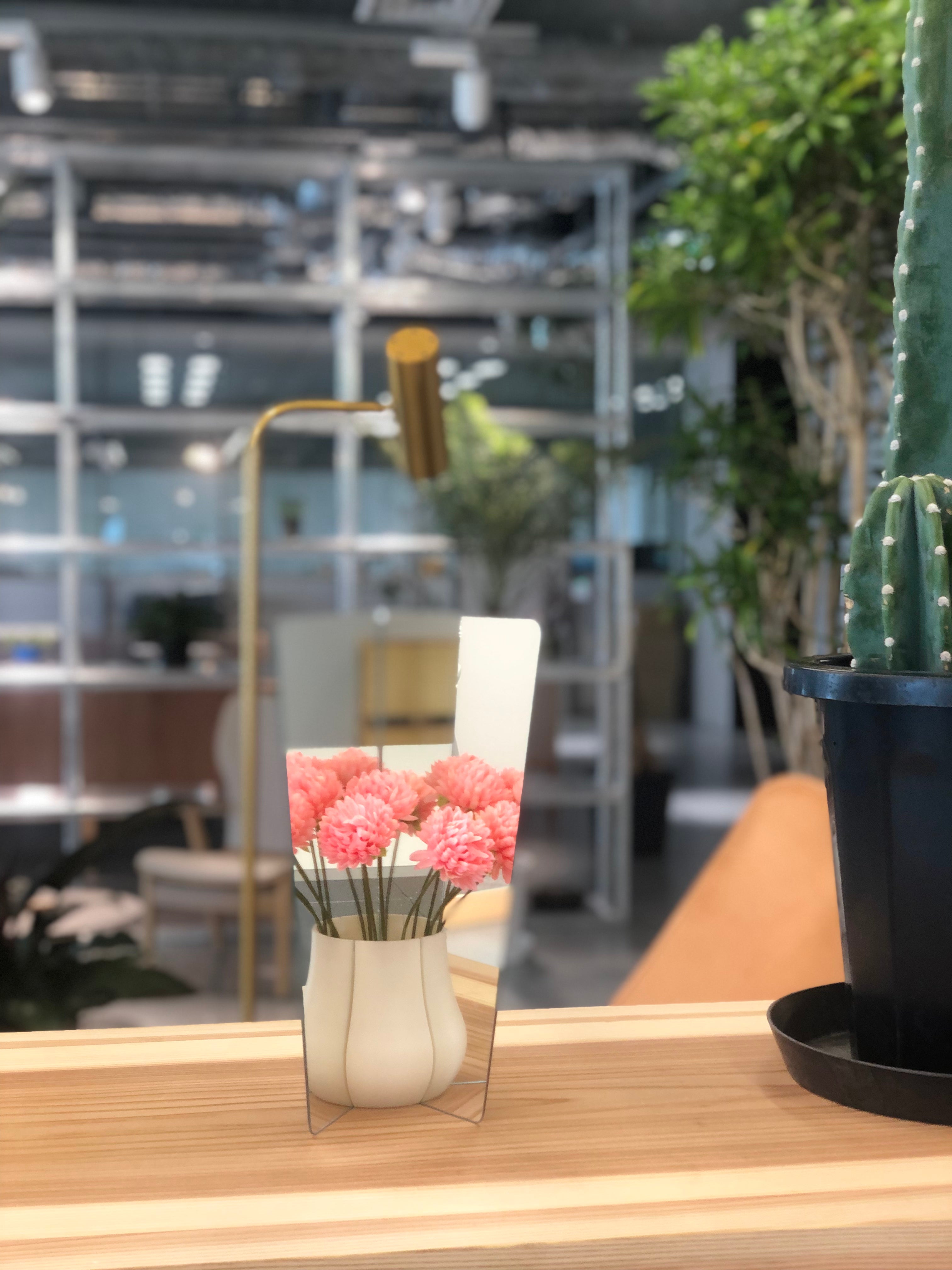 Non Flower-loss Vase ｜一輪を花束にする、万華鏡のような花瓶