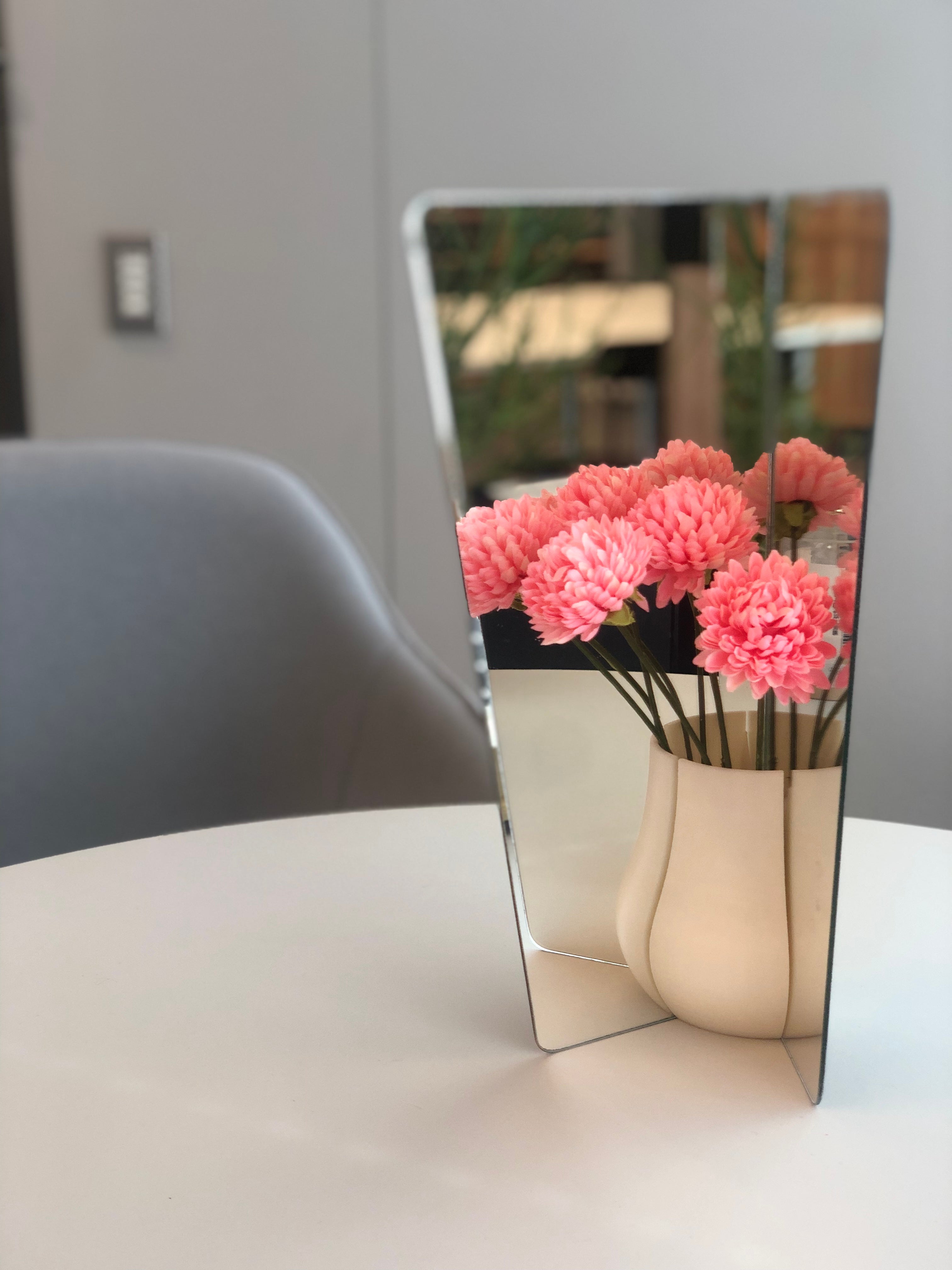 Non Flower-loss Vase ｜一輪を花束にする、万華鏡のような花瓶