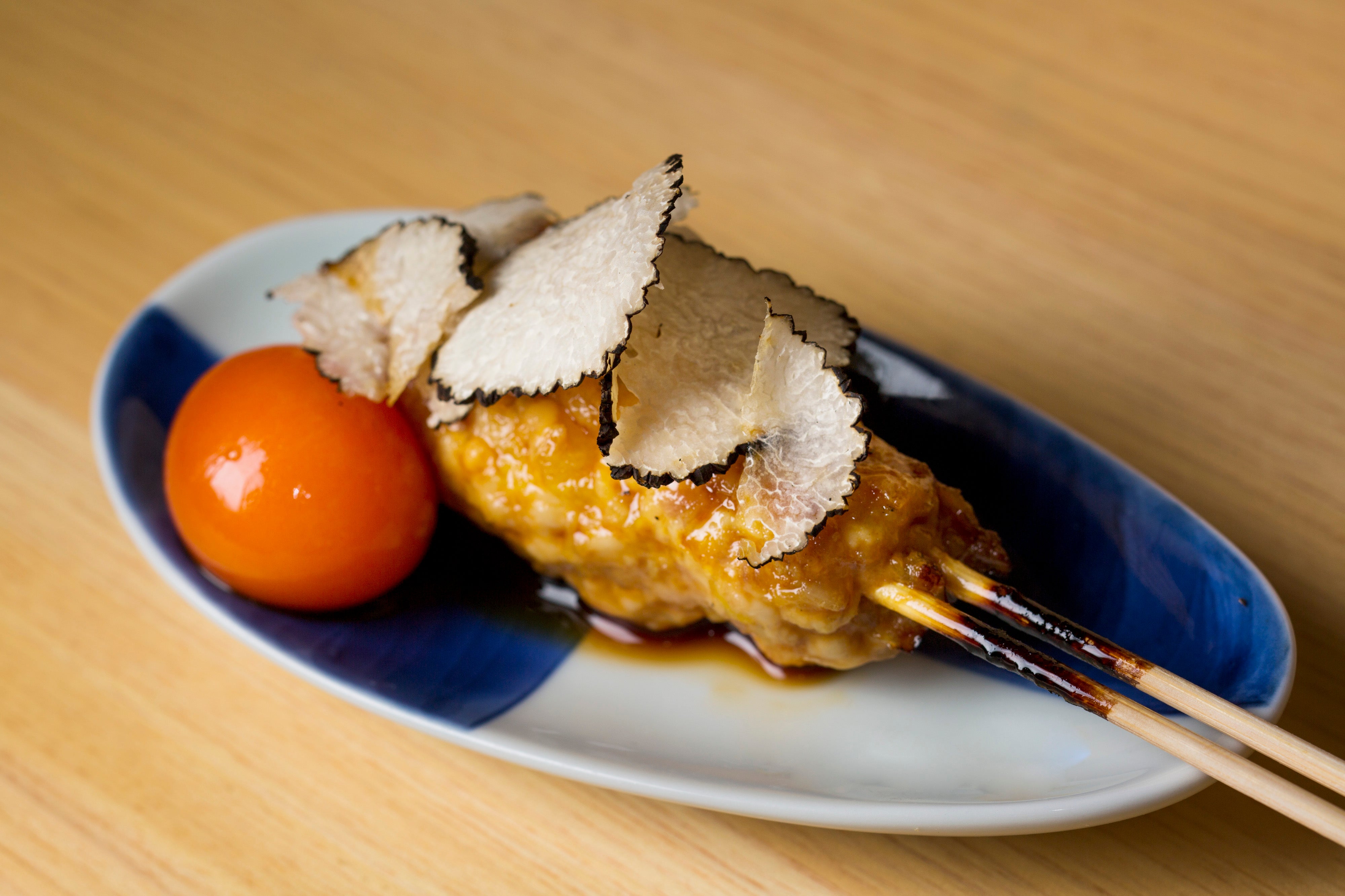 どれだけ食べても8000円！激レア地鶏を味わい尽くす、おまかせ焼鳥店が