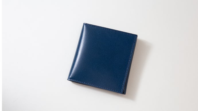 極薄1.8cmの機能性を追求した折りたたみ革財布『ミニマル・ウォレット