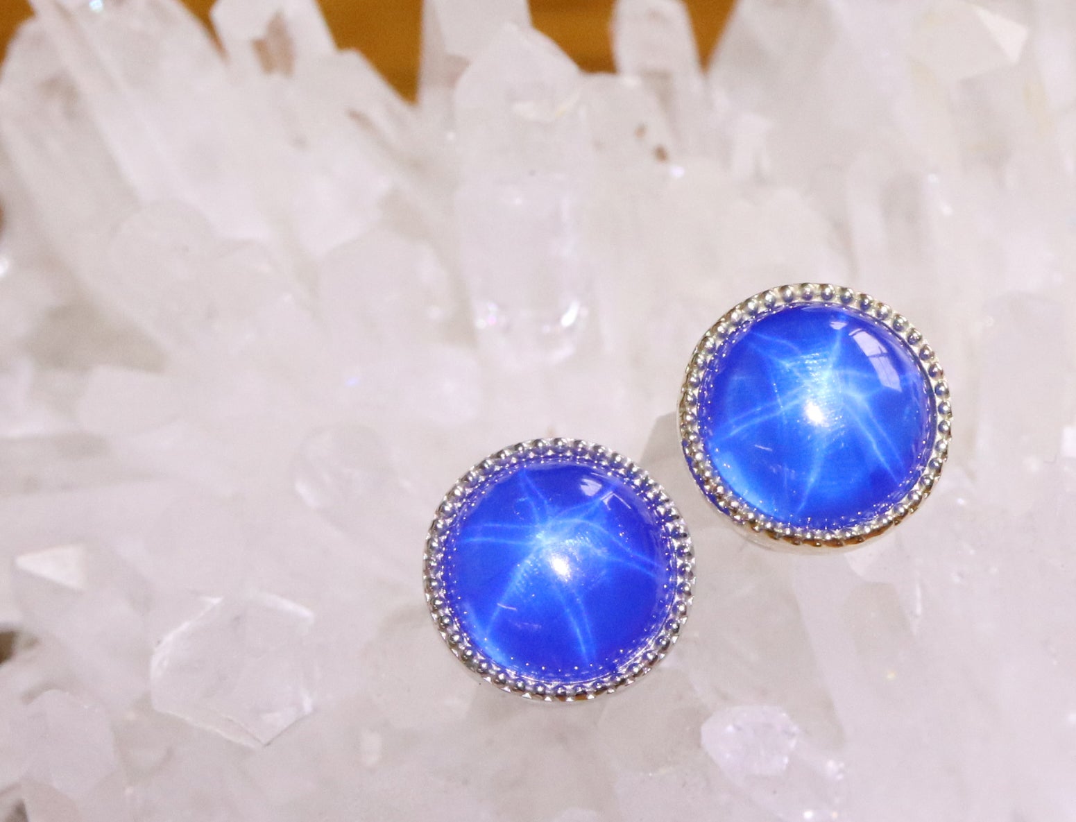 艶やかな顔に浮かび上がる美しい六条星】ブルースターサファイアのラボ