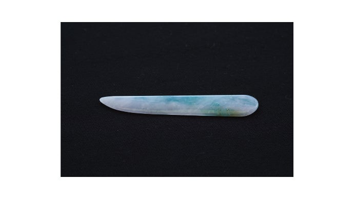 創業35年翡翠専門ブランド「翡翠人」が作る究極の茶道具 翡翠菓子切り