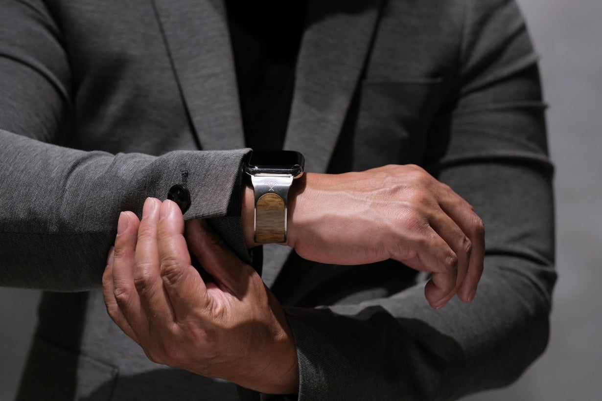 あなたらしさは、手元から。Apple Watch専用バングル | SOULITE