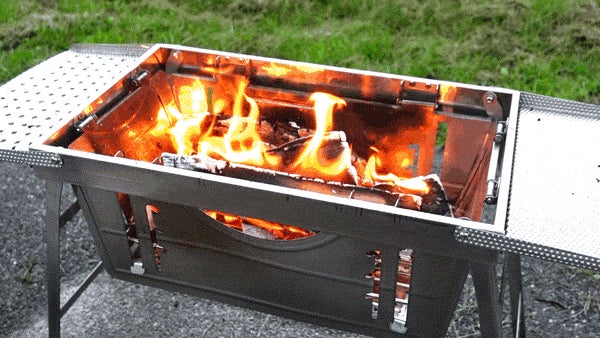 僅か４cmの焚火台にもなるBBQグリル 一人キャンプ用サイズ　匿名配送 僅か4cmの焚火台にもなるBBQグリル。面倒な設置も片付けもパパッと3