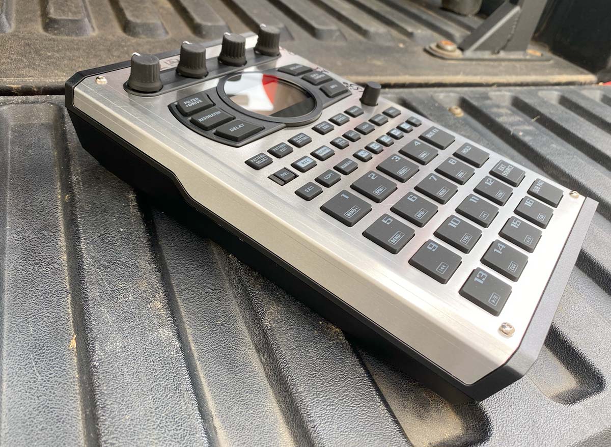 Makuake｜美しさを追求した「Roland / SP-404MKII」メタルフェイス