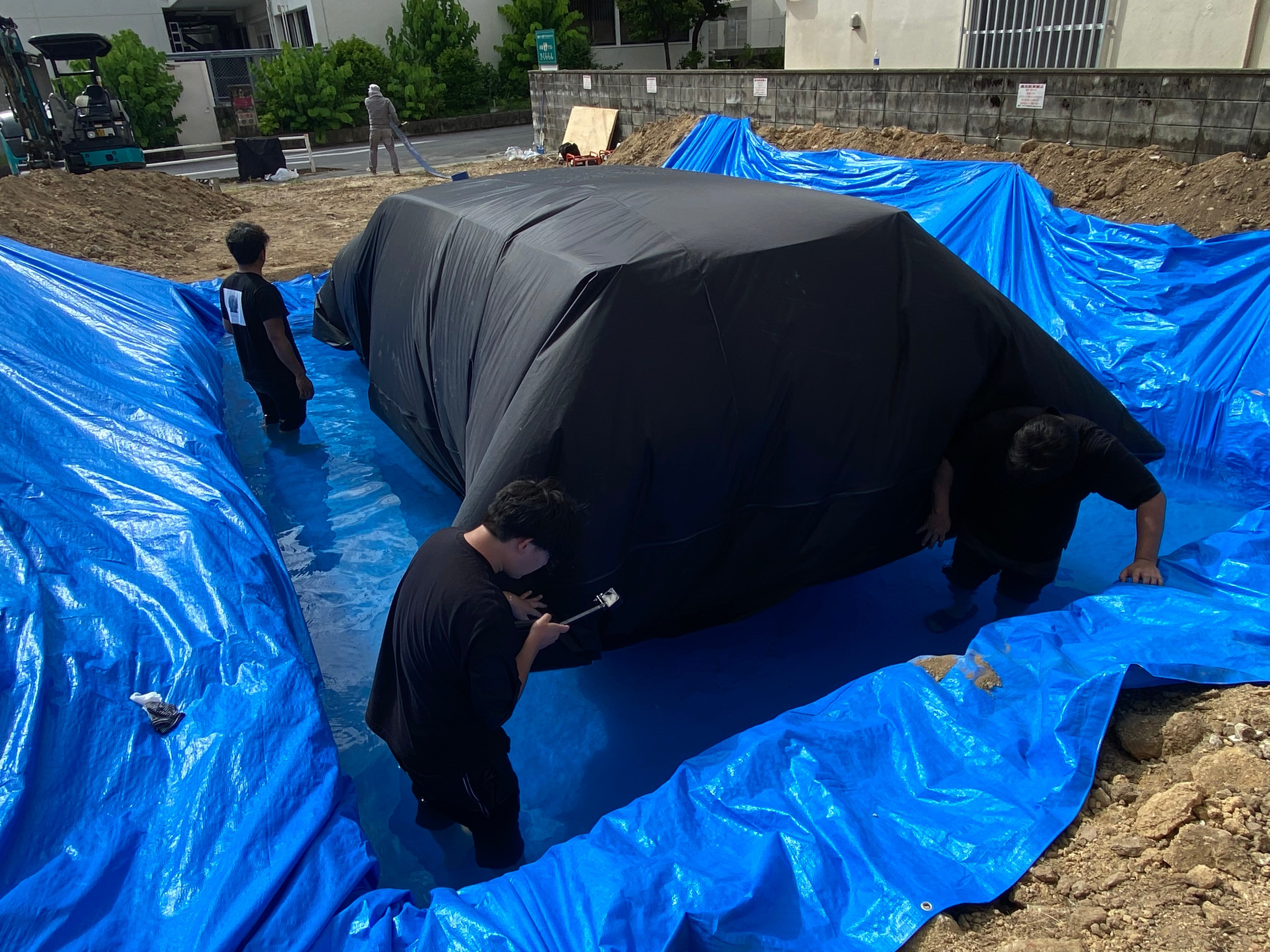 一人でも簡単に着脱可能！愛車を守る浸水防止カーバッグ｜水甲斐・SUI