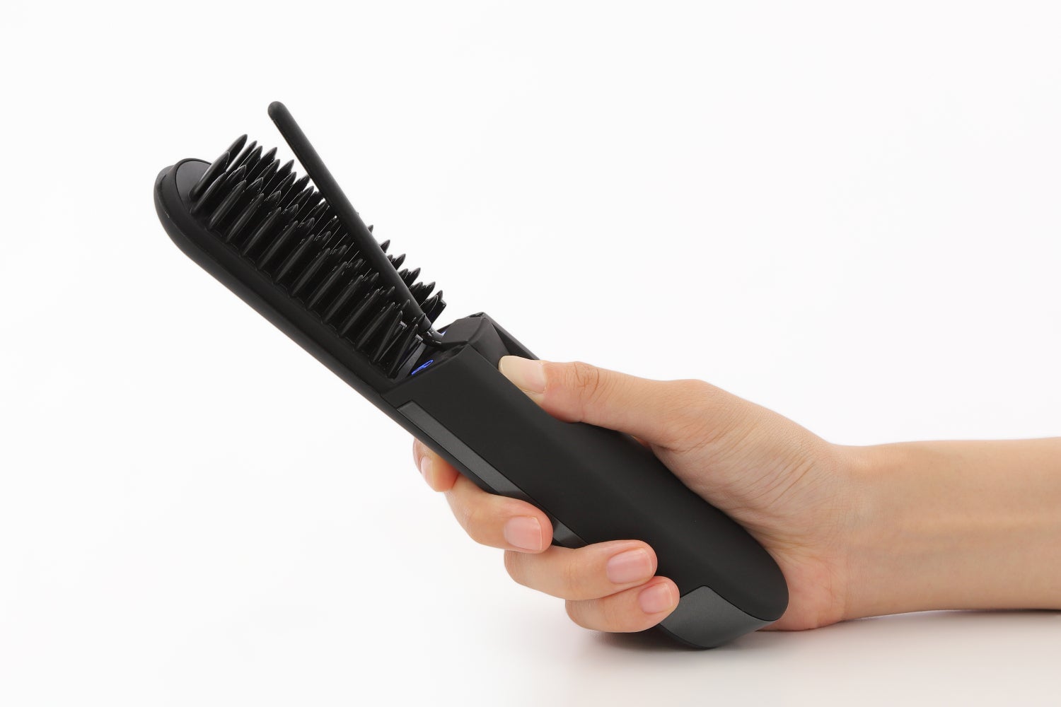 性別・髪型問わず、とかすだけでスタイル決まる！ブラシ型ヘアアイロン