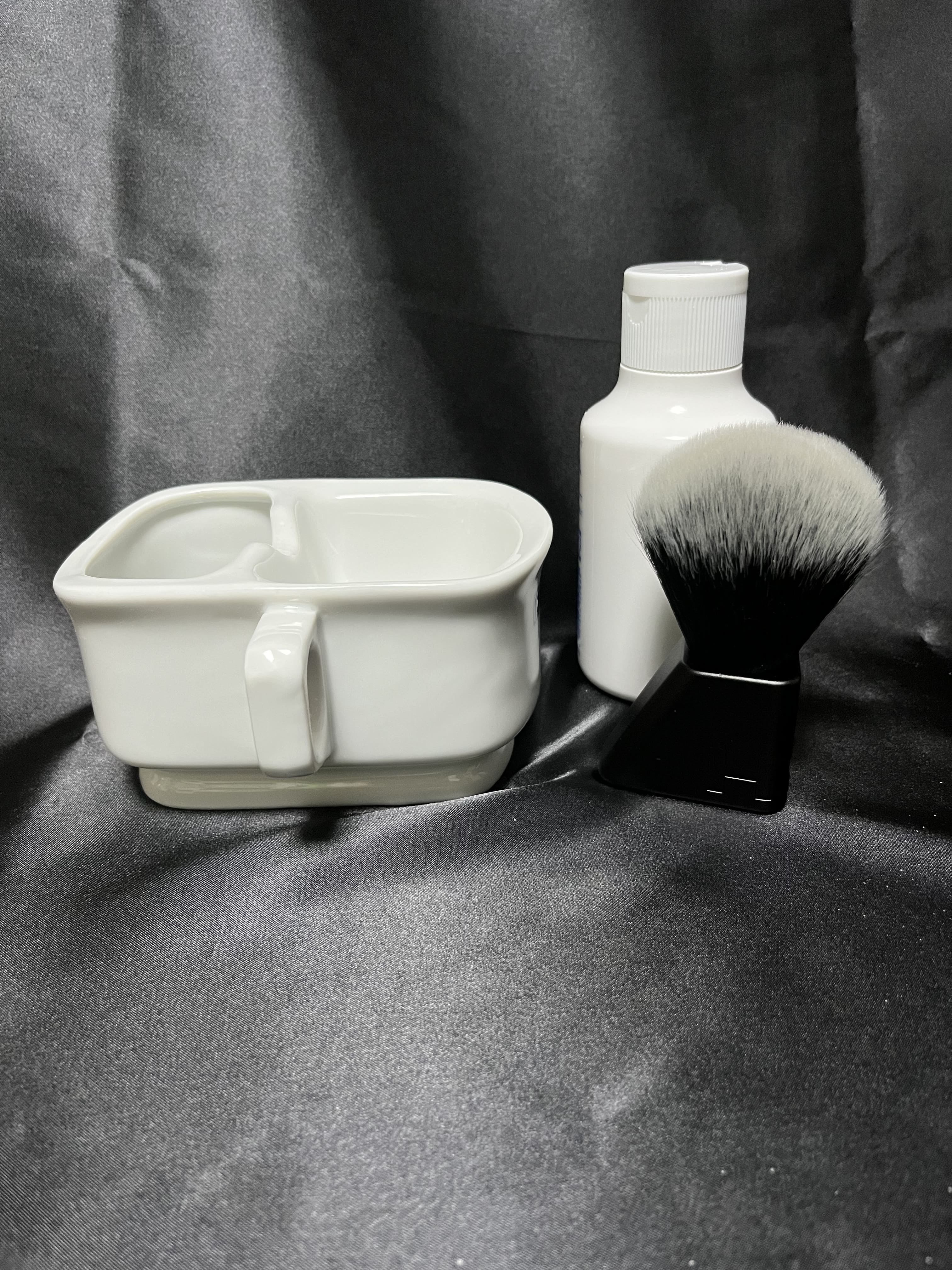 床屋の精密な剃りを自宅でも！究極の1枚刃カミソリ「HYPE Razor